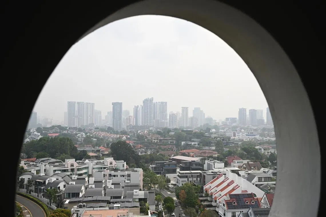 Singapur'da sis: Hava kalitesi iyileşiyor, merkezi bölge artık orta aralıkta