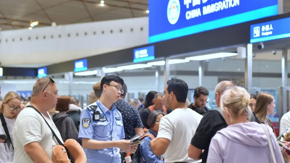 Çin yabancı ziyaretçilerin polis merkezine gitmeden konaklamayı çevrimiçi kaydetmesine izin verdi