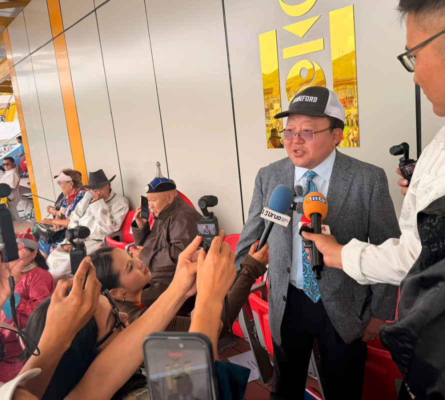 Elbegdorj'ün dönüşü Moğolistan'da yolsuzluk soruşturmalarını yeniden açtı