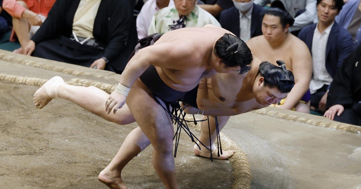 Sumo: lider Onosato yenildi, Aonishiki ve Asanoyama bir galibiyet geriye düştü