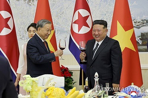 Kuzey Kore savunma bakan yardımcısı Vietnam'a gitti