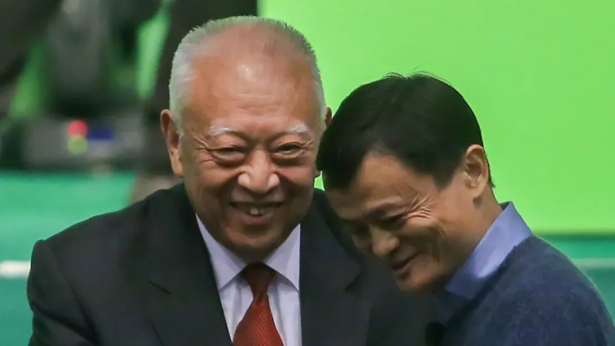 Zor zamanlarda onurun parlıyor: Jack Ma, Tung Chee-hwa'ya saygı duruşunda bulundu