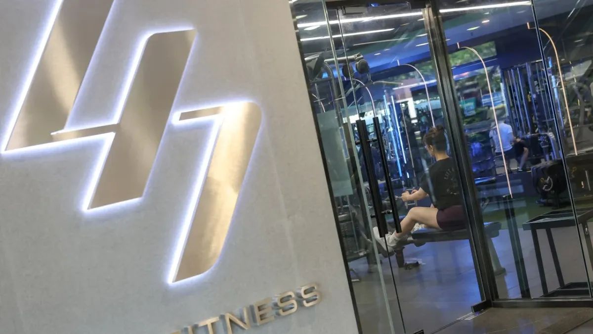 Hong Kong'da spor salonu soyunma odalarına gizlenmiş kameralar nedeniyle 34 yaşındaki kişi gözaltına alındı