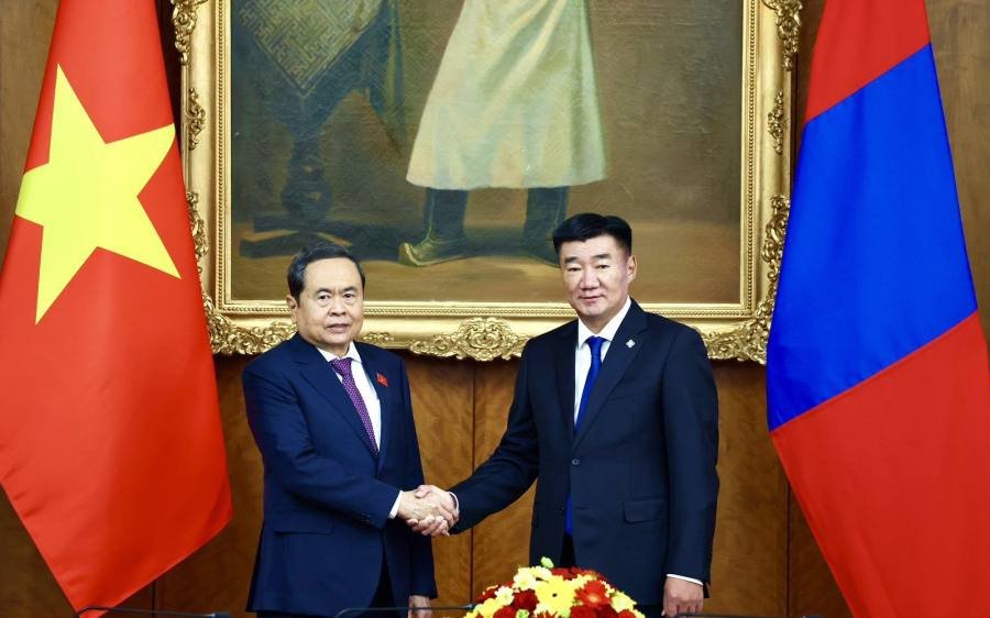 Moğolistan ve Vietnam meclis başkanları resmi görüşme yaptı