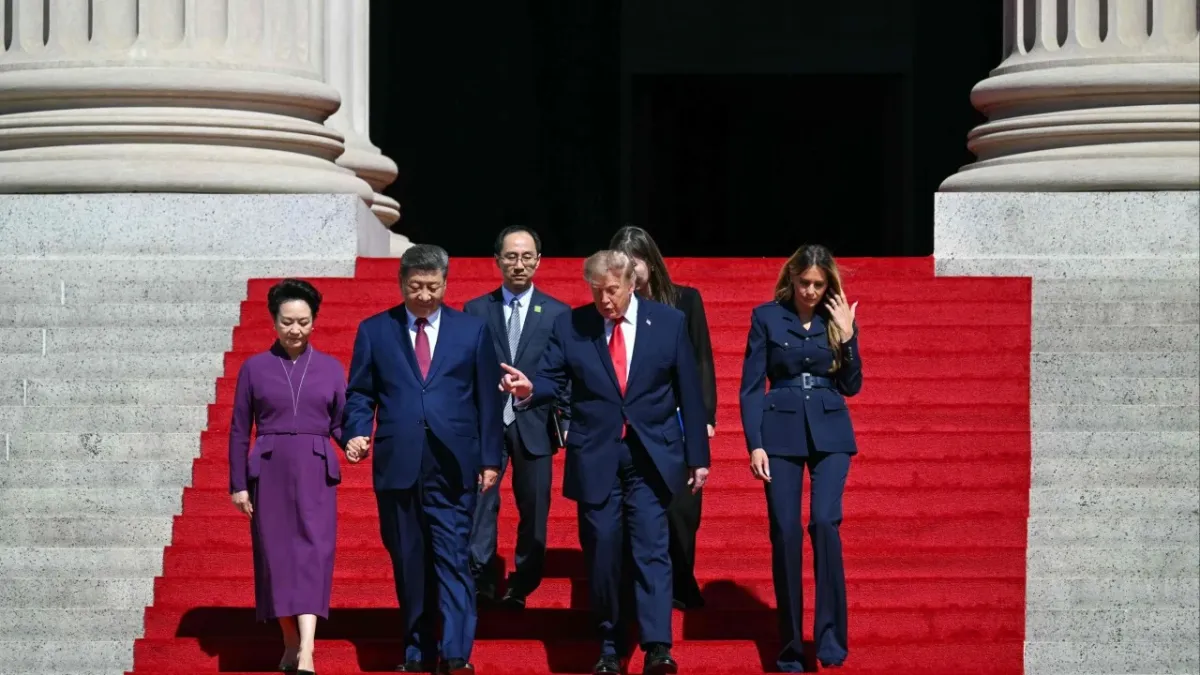 Donald Trump ve Xi Jinping eşleriyle beden dilinde neyi ele verdi