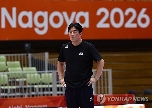 Güney Kore kadın voleybol antrenörü Japonya'daki ilk antrenmandan sonra madalya kazanma konusunda kendinden emin