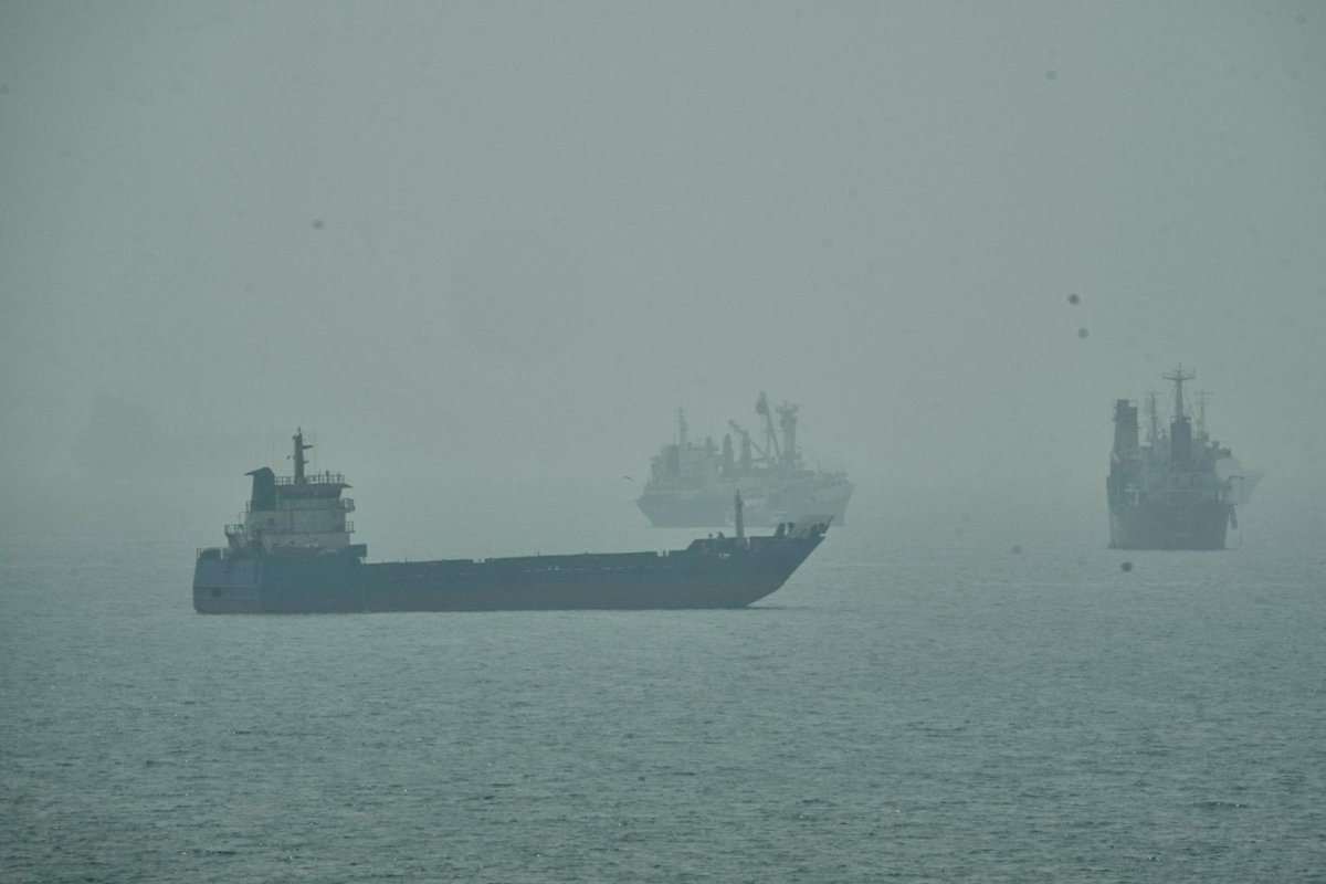 Hormuz Boğazı yakınında İran ticari gemisi saldırıya uğradı, 1 ölü: İran medyası