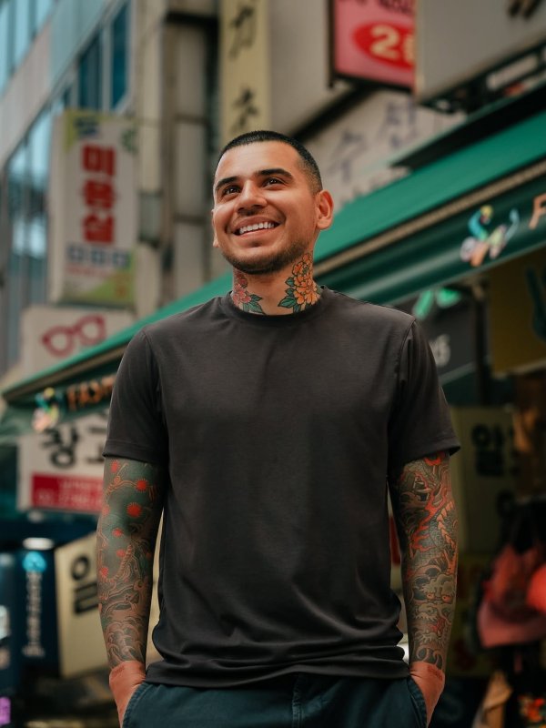 Devon Rodriguez Kore'yi Çizdiği İnsanlarla Keşfediyor