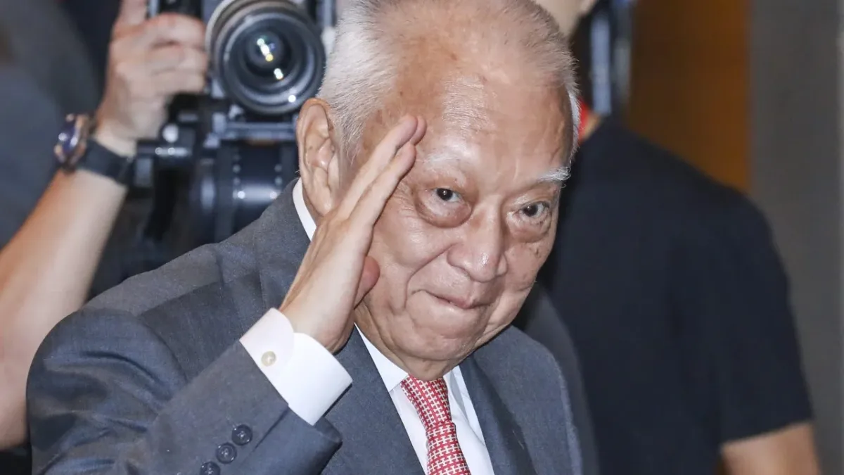 Çin anakarasından gelenler Tung Chee-hwa'ya Hong Kong'a kapı açtığı için saygı gösterdi