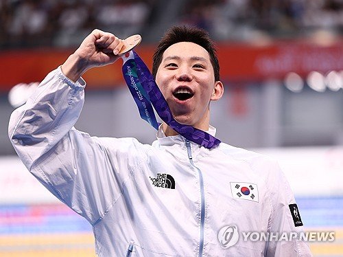 Cho Sung-jae erkekler 200 metre kurbağalamada bronz madalya kazandı