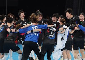 Güney Kore 8 yıl aradan sonra Asya Oyunları hentbol altınını Japonya'yı yenerek kazandı