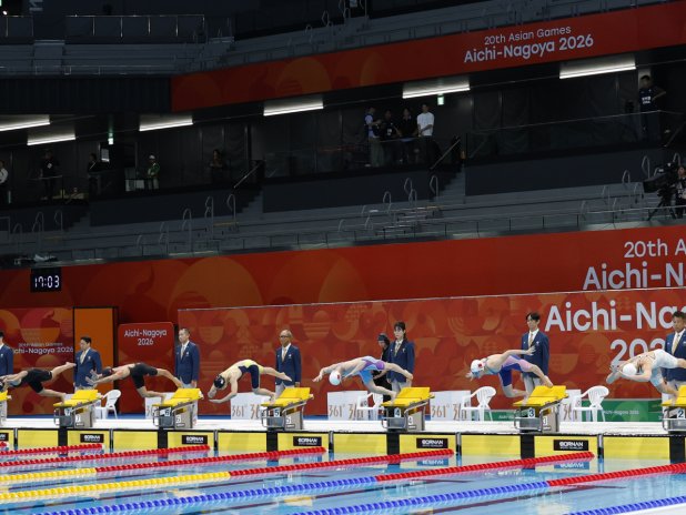 Natalie Kan Hong Kong 50 metre kelebekte rekoru iki kez kırdı