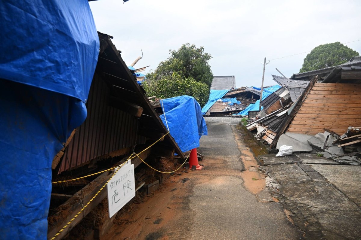 Kumamoto depreminin üzerinden iki ay geçmesine rağmen 1.500'den fazla kişi hala barınakta