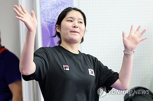 Choo Ga-eun kadınlar 10 metre havalı tabancada altın madalya kazandı