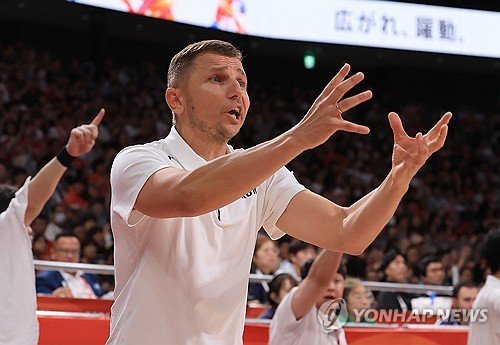 Asya Oyunları'nda Güney Kore basketbol antrenörü Japonya galibiyetindeki zamanında gelen performansı övdü