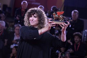 Woman Unknown Altın Aslan'ı kazandı, Malkovich Venedik Film Festivali'nde en iyi erkek oyuncu ödülünden onurlandı