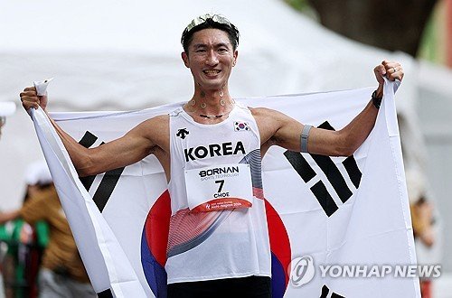 Choe Byeong-kwang, Güney Kore'ye Nagoya'da ilk atletizm madalyası için yürüyüş bronzunu kazandırdı