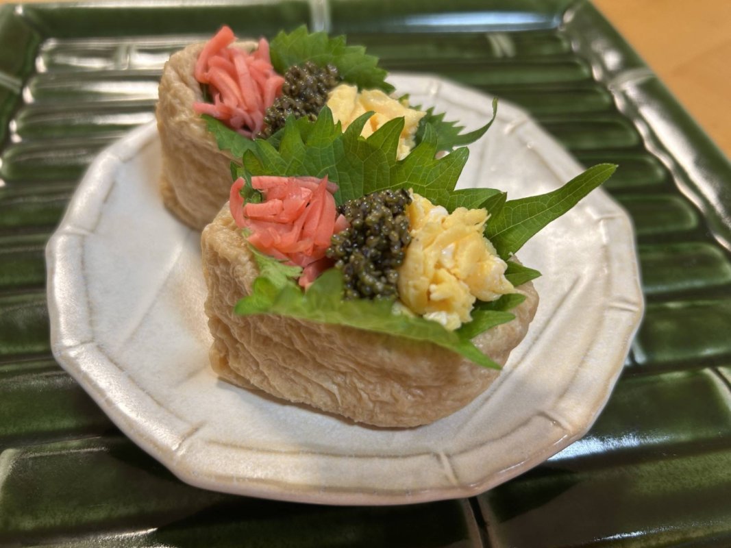 Gösterişli kişiliğe sahip doldurulmuş sushi cepleri