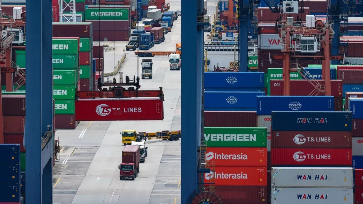 Hong Kong ihracatı yüzde 53 artarak 667,9 milyar HK dolarına yükseldi, rekorun ikinci en yüksek seviyesi