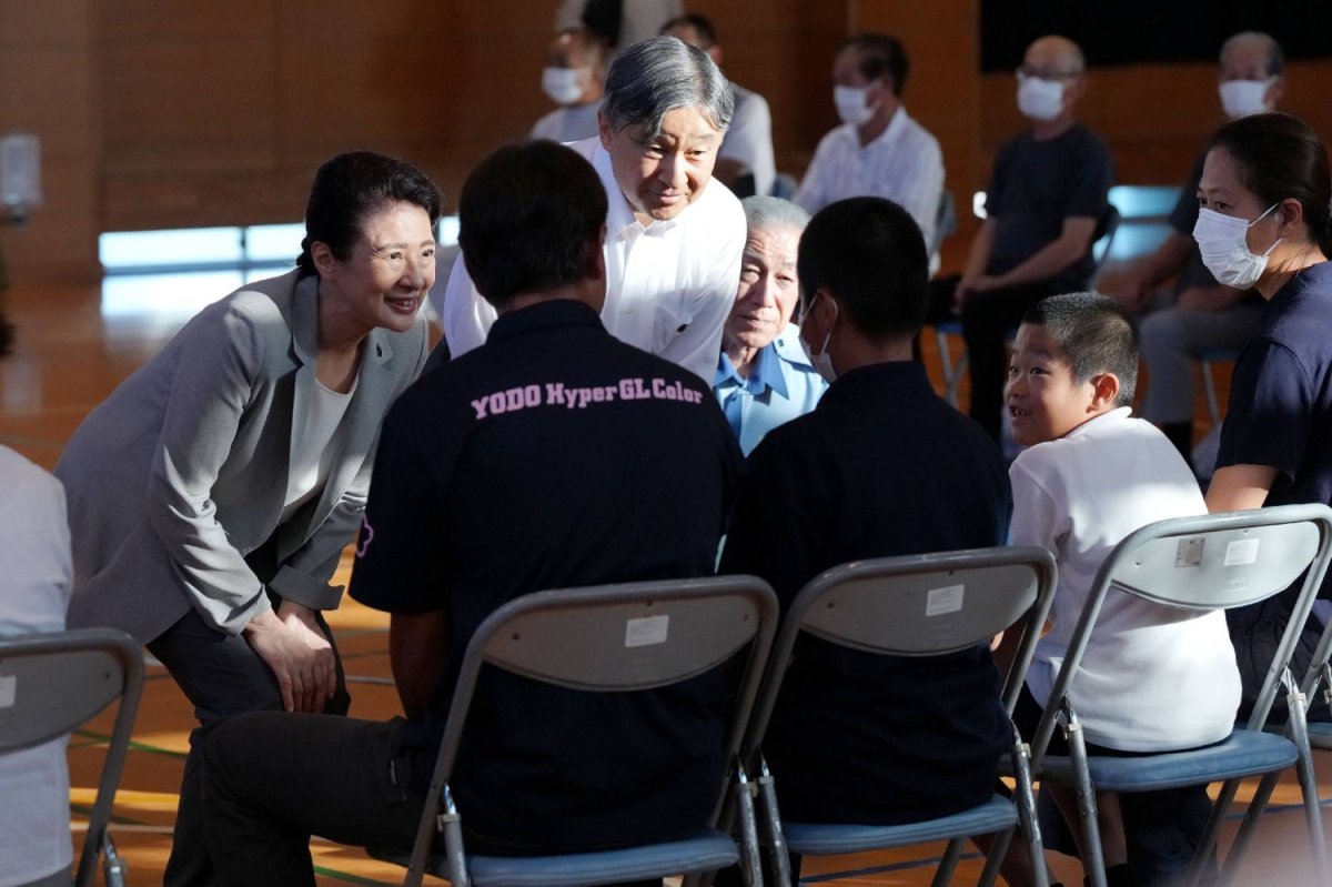 İmparator Naruhito ve İmparatoriçe Masako, depremden etkilenen Kumamoto’yu ziyaret etti