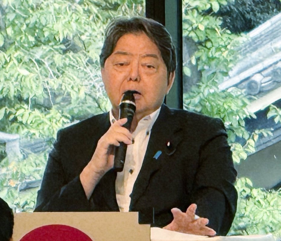 Yoshimasa Hayashi kabineden ayrılmasının ardından LDP liderlik yarışında aday olarak görülüyor