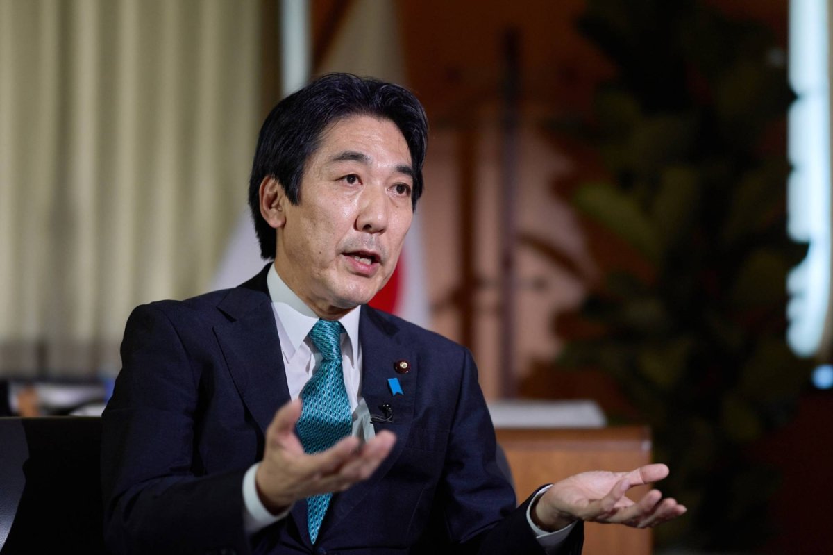 Japonya büyüme bakanı ekonominin reflasyonist dönemden çıktığını söyledi