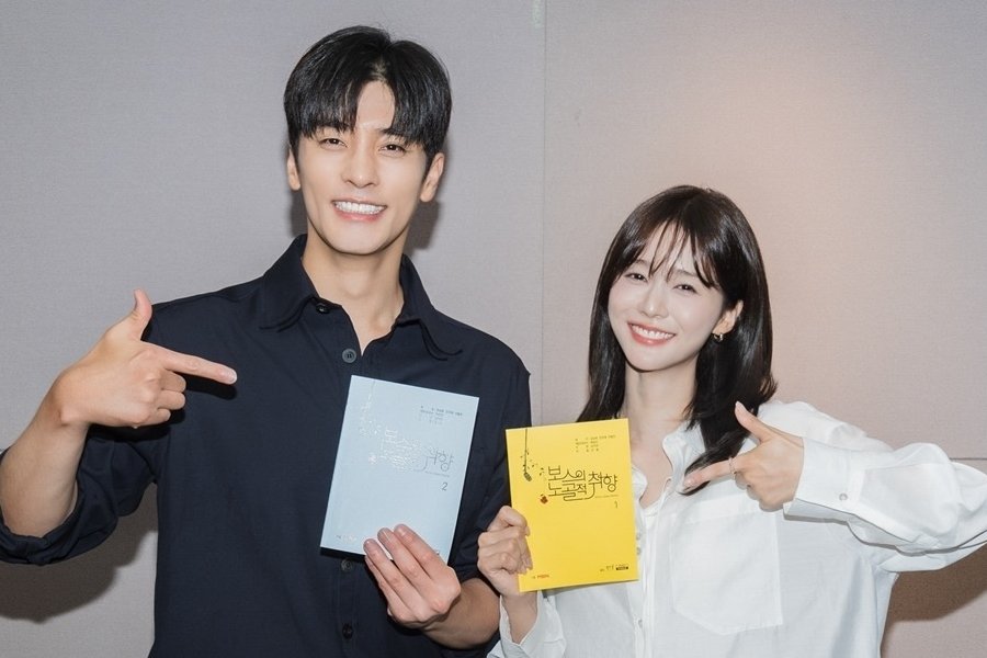 Sung Hoon, Oh Se Young ve daha fazlası yaklaşan romantik dizi için senaryo okumasında kimyalarını sergiledi