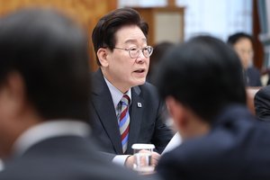 Lee, Gwangju hava üssü'nün taşınmasını öne çekti, 2028'i 'çok geç' saydı