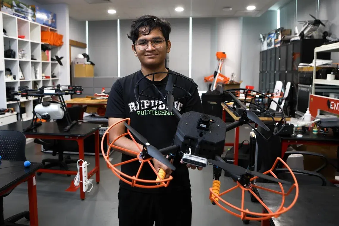 Oyuncak helikopter ilgisini uyandırdı, şimdi dron inşa ediyor