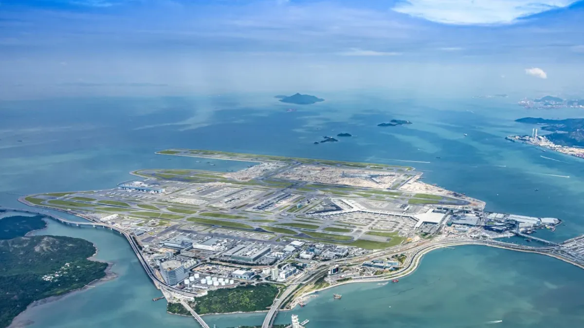 Hong Kong havalimanı üçüncü pisti deniz ortamını canlandırmaya yönelik stratejiyle inşa etti
