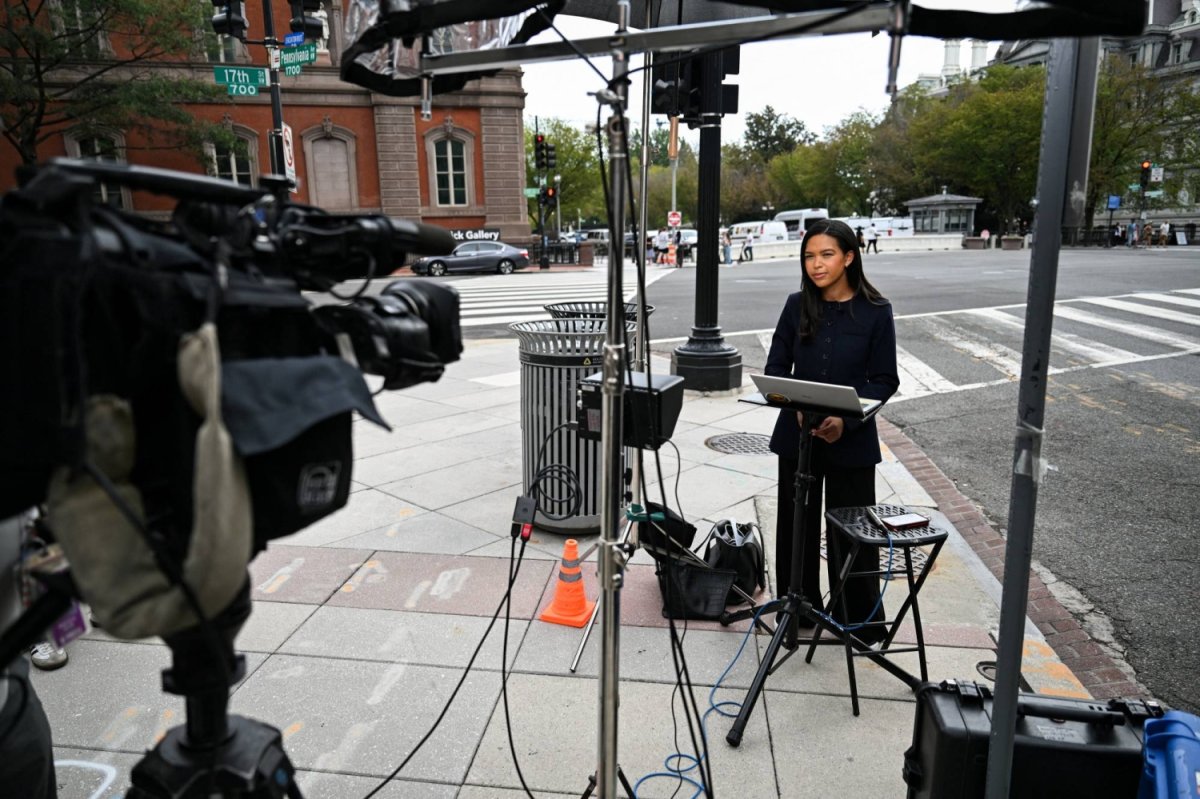CNN, MS Now ve Politico Trump'ın Beyaz Saray basın yasağına dava açtı