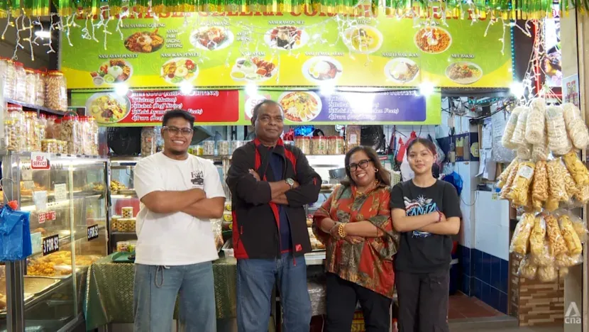 Aile işletmesi S$10.000 kira altında nasi lemak'i S$2'de tutmak için maliyet artışıyla mücadele ediyor