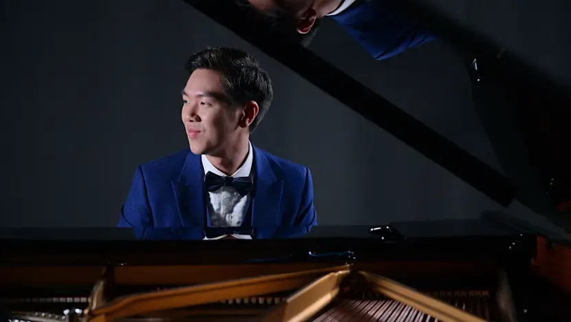 16 yaşında okulu bırakan Singapurlu piyanist Wang Congyu Paris'te düzenli bir evi olmadan Steinway Sanatçısı oldu