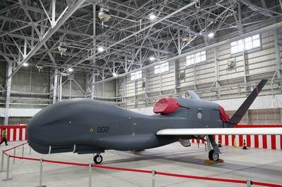 SDF, Japonya'nın batı kıyısında düşen Global Hawk insansız keşif uçağının bir parçasını kurtardı