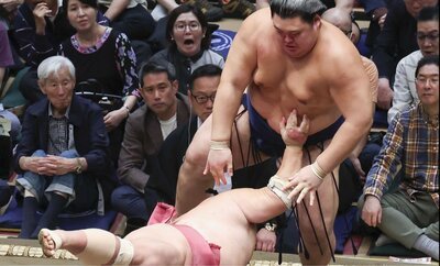 Yokozuna Onosato ve üç özeki galip geldi, Sonbahar Turnuvası başladı