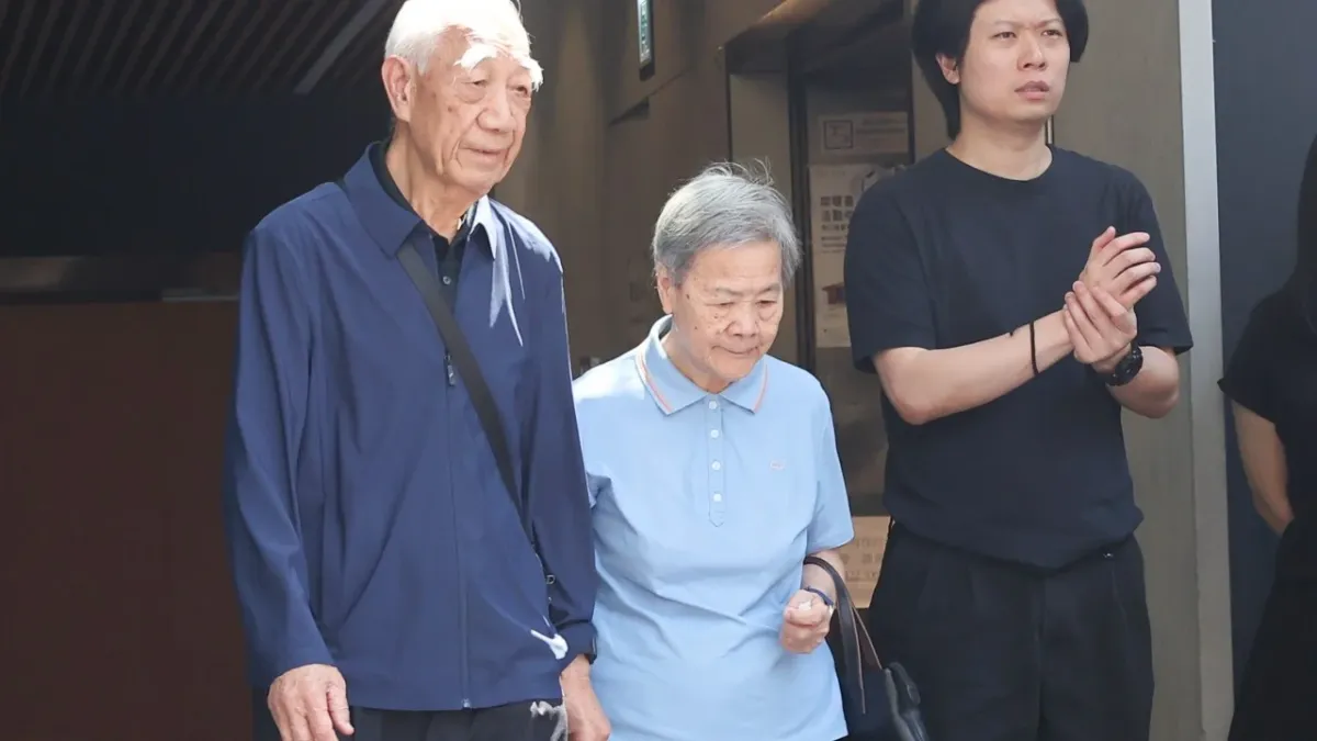 Hong Konglular merhum lider Tung Chee-hwa'ya toplum salonlarında saygı gösterdi