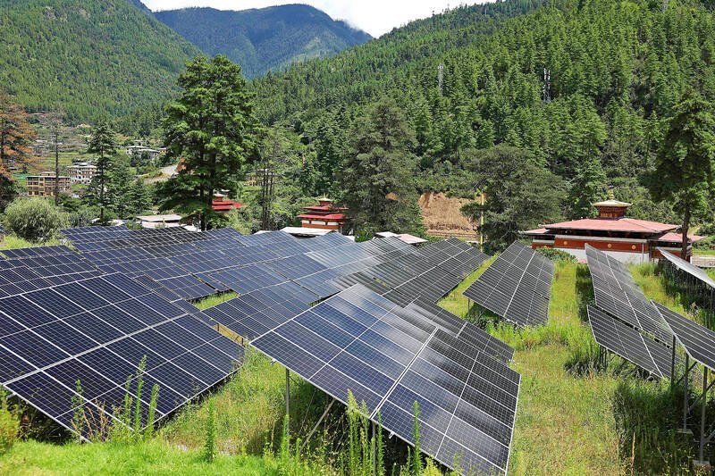 Hidroelektrikle çalışan Bhutan'da güneş enerjisi yükselmeye başlıyor
