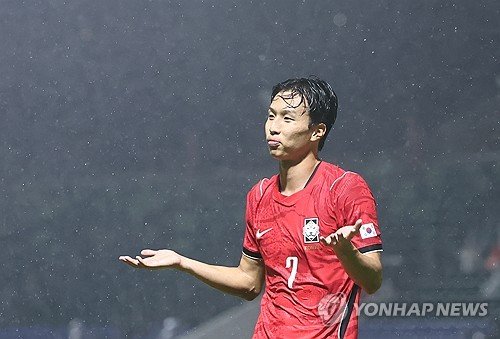 Orta saha oyuncusu Eom Ji-sung Asya Oyunları açılışında hat trick yaptı