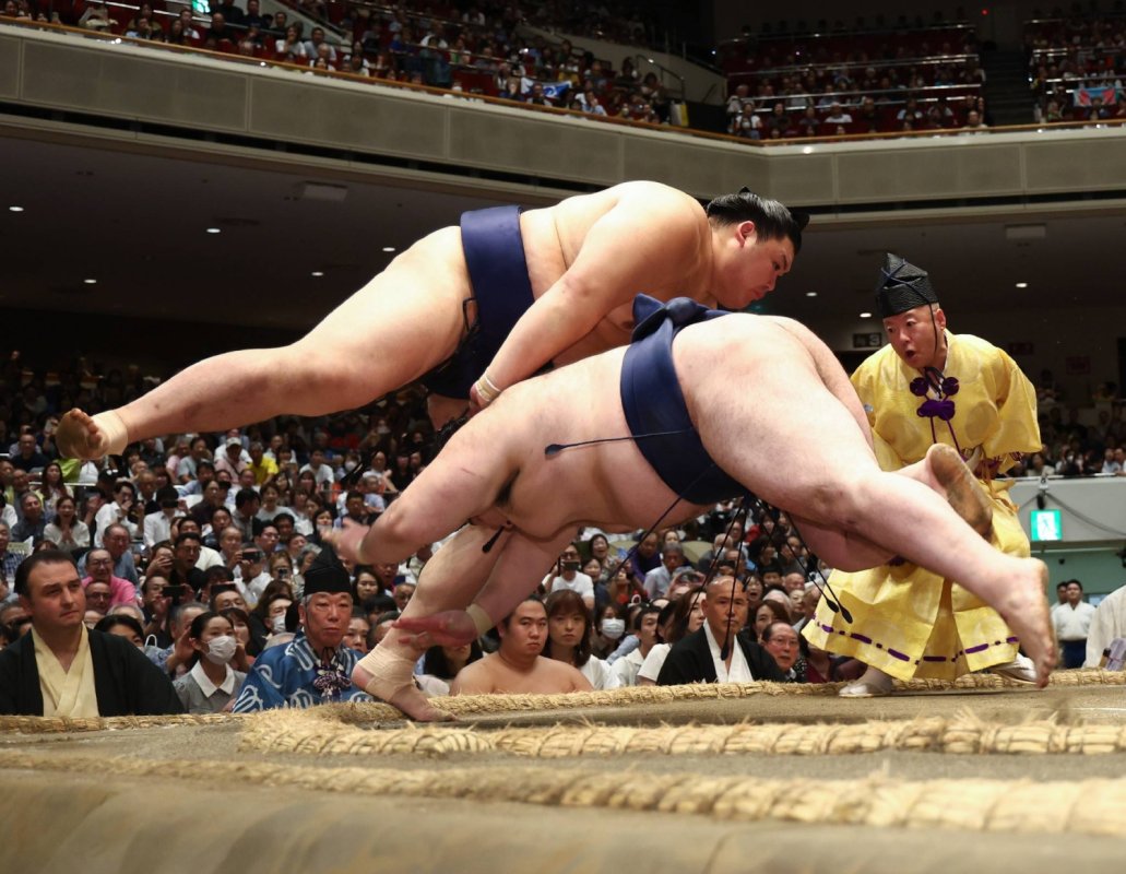 Kirishima'nın yokozuna umudu bitti, ancak yeniden yükselen Onosato sonbahar turnuvasında parladı