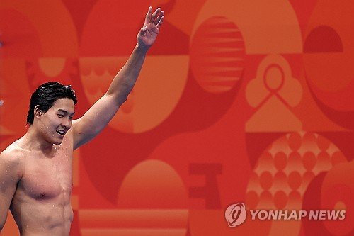 Kim Young-beom erkekler 50 metre serbestte Asya Oyunları rekoru kırdı