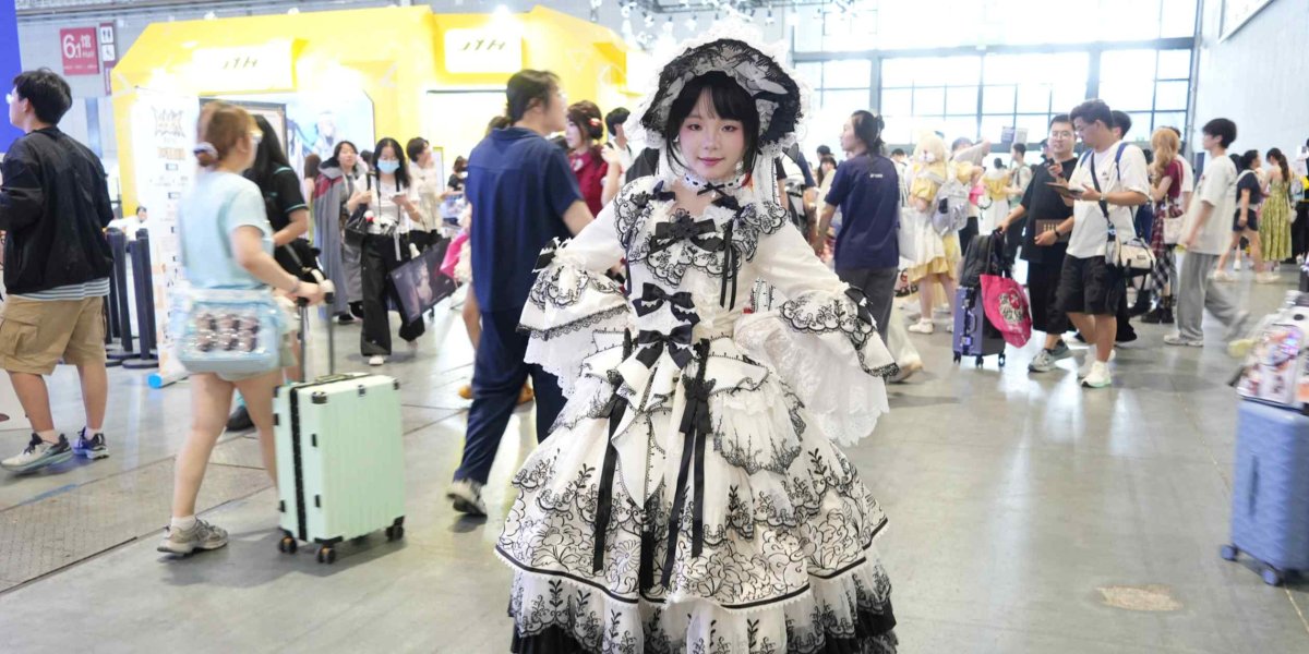 Çinli genç kadınlar Japon Lolita modasını yerel dokunuşla benimsiyor