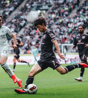 Mainz Gladbach'ı 4-3 yenerek geri döndü