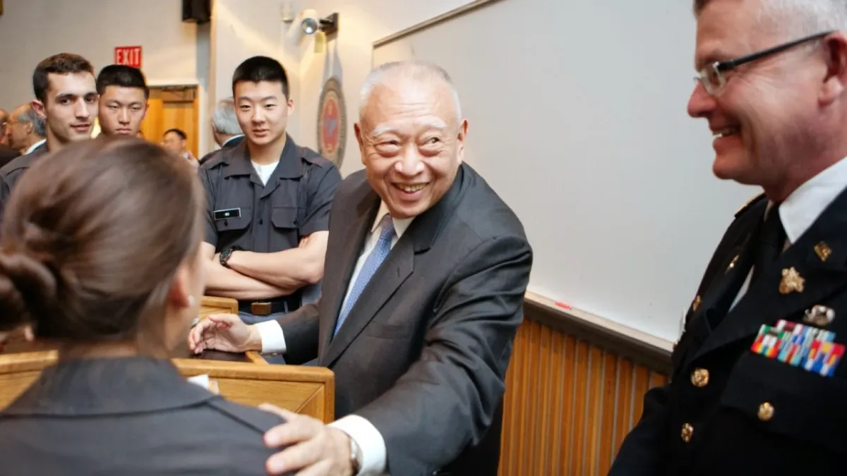 Vakıf Hong Kong'un ilk lideri Tung Chee-hwa için kalıcı anma sayfası açtı