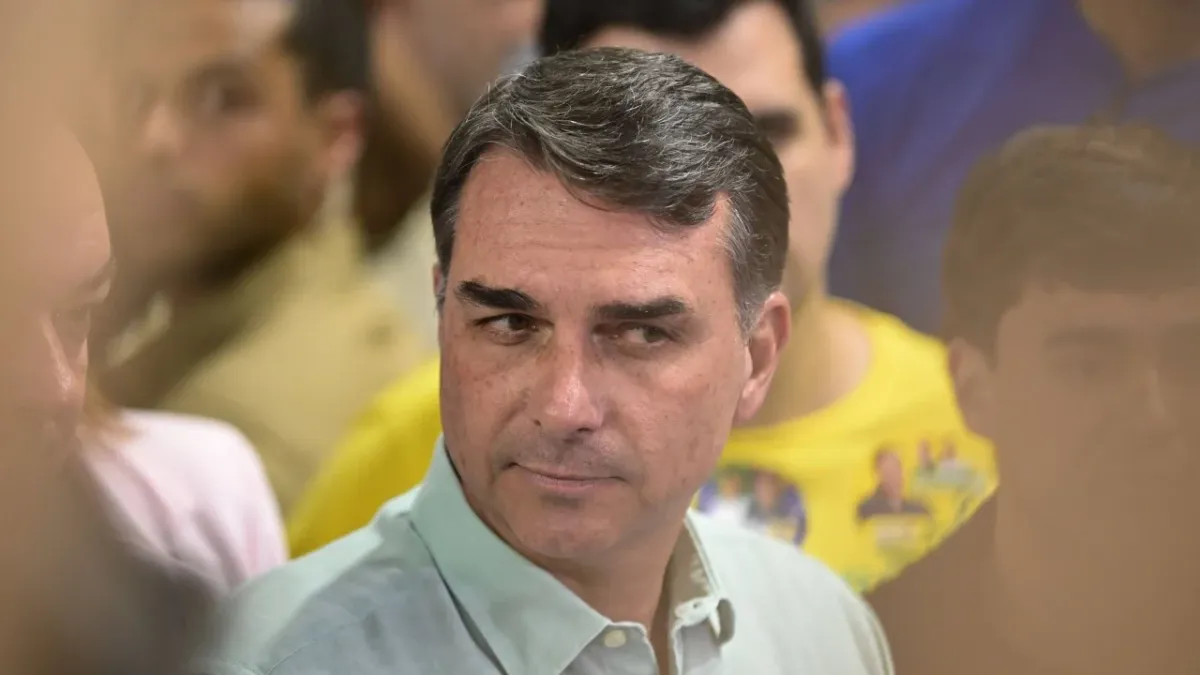 J.D. Vance grubunun Brezilya'nın Flavio Bolsonaro'yu Çin karşıtı nadir toprak anlaşması için görüştüğü bildirildi