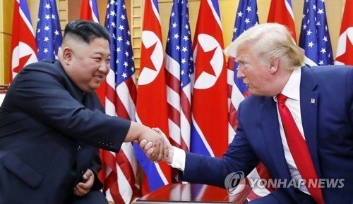 ABD'li iki Demokrat milletvekili Trump'ın Kim Jong-un ile diyalog çabalarını destekledi