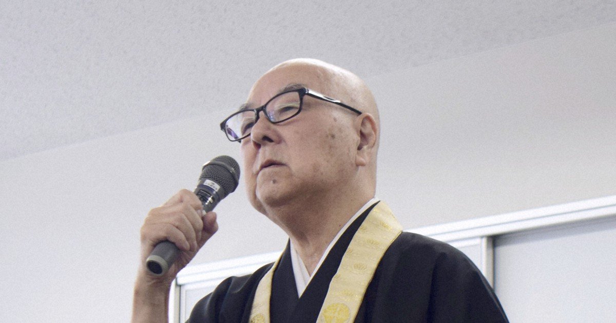 Japonya'nın 'şanson rahibi' şarkı ve sutralarla barış mesajı yayıyor