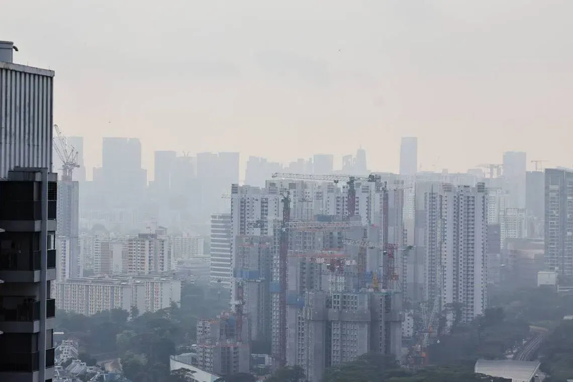 Singapur'da sis: PSI değerleri batı ve merkezde sağlıksız aralıkta, doğuda orta seviyeye geriledi
