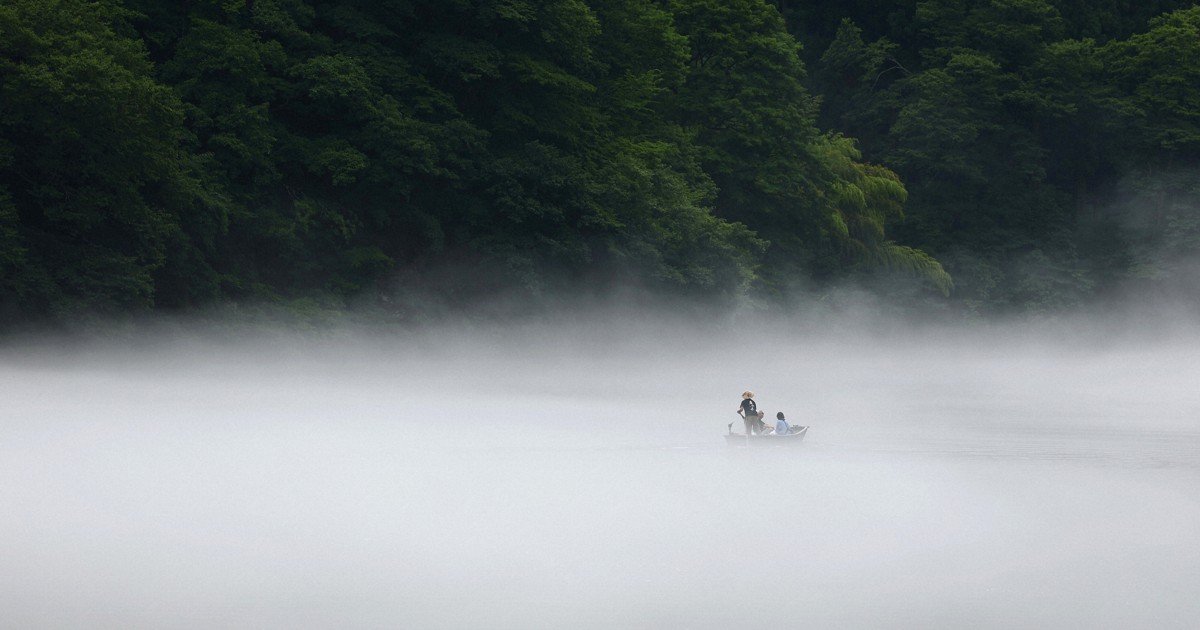Tadami Nehri Fukushima'da sis ve gizemli manzaralar sunuyor