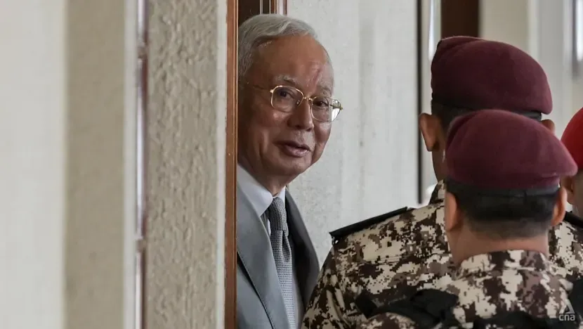 Eski Malezya Başbakanı Najib, 12,26 milyon dolarlık para cezasını ödersse kalan hapis cezasını evde çekecek