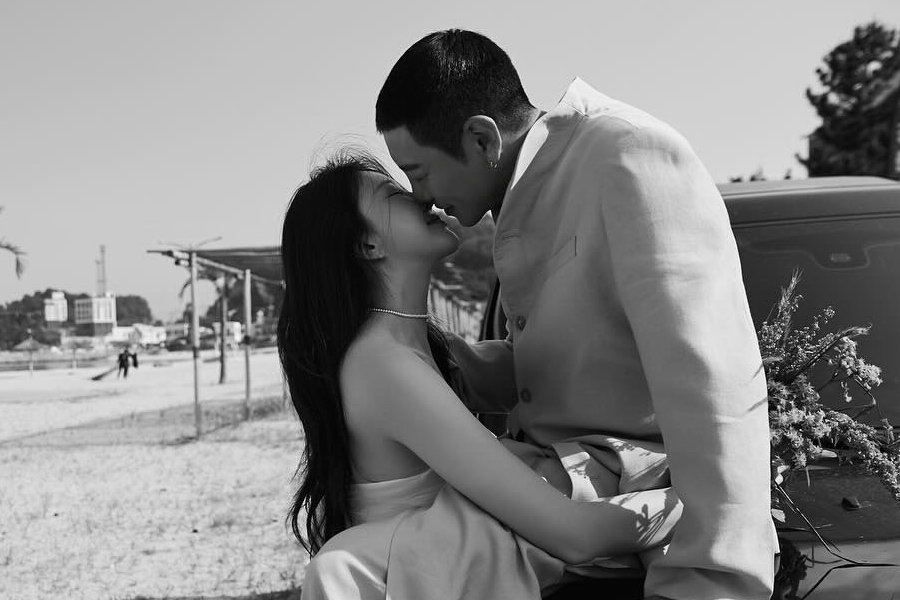 Won Hyun Jun ve Lee Su Jin düğün fotoğraflarıyla evliliklerini duyurdu